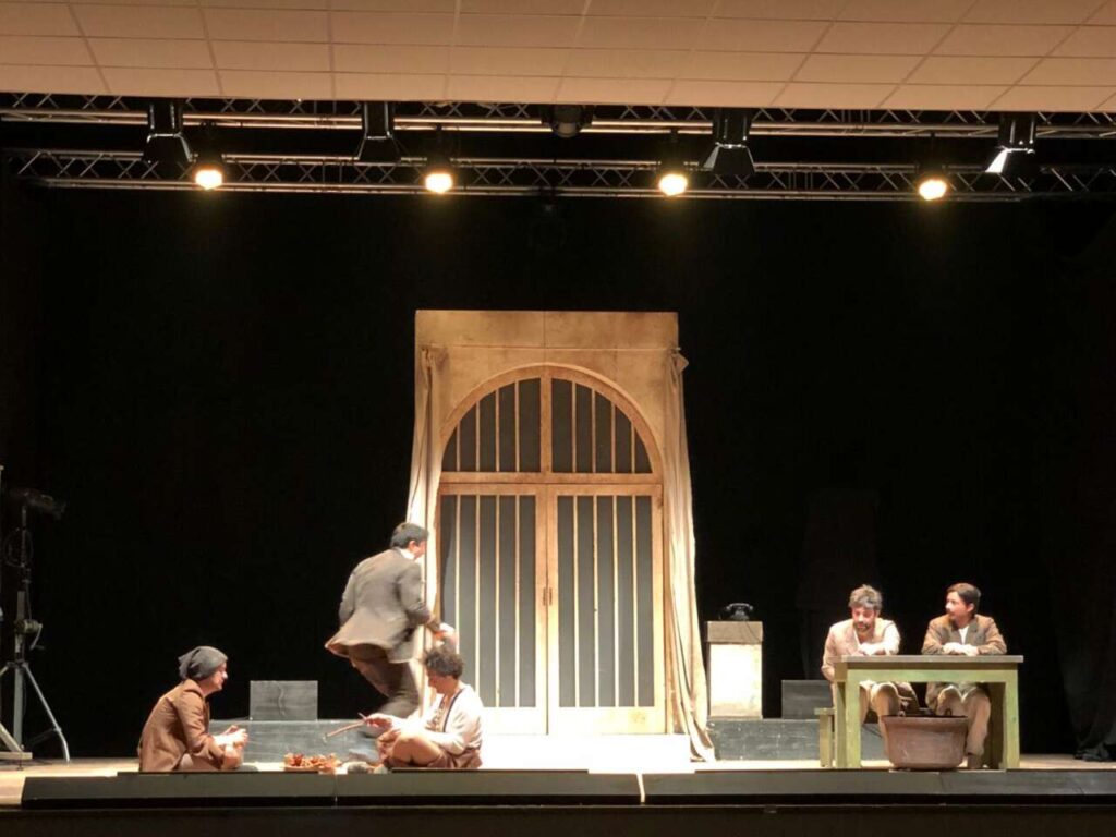 TEATRO DEL MELA – Grande successo per lo spettacolo di Antonio Grosso “Una compagnia di pazzi”