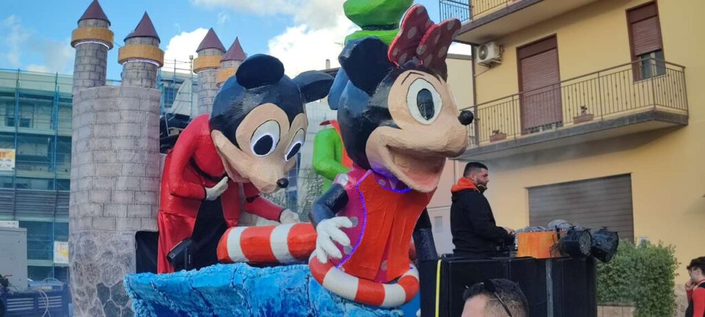 BROLO – Il successo del carnevale brolese e la soddisfazione del sindaco Laccoto