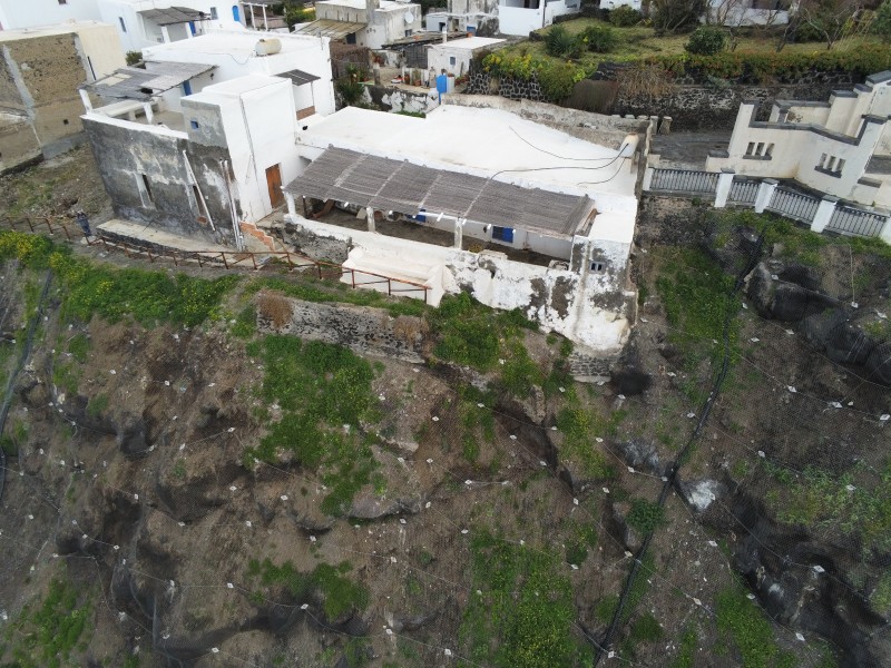 STROMBOLI – Portati a termine dal Genio civile i lavori sul costone roccioso di Ginostra