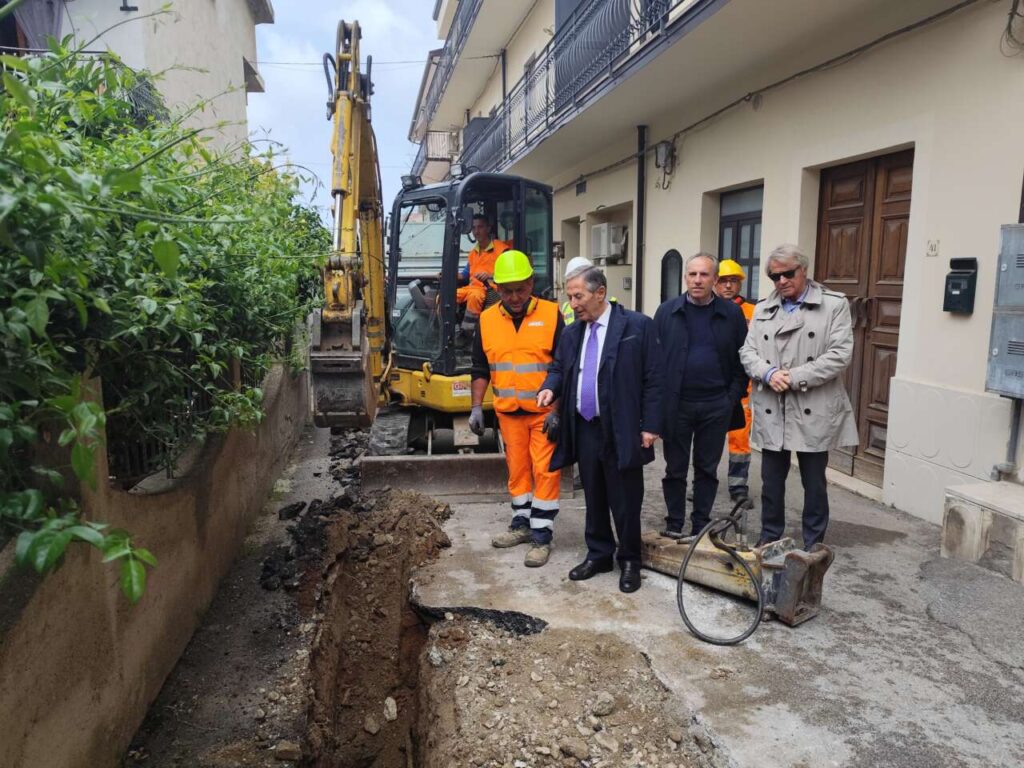BROLO – Avviati i lavori di completamento della rete del metano
