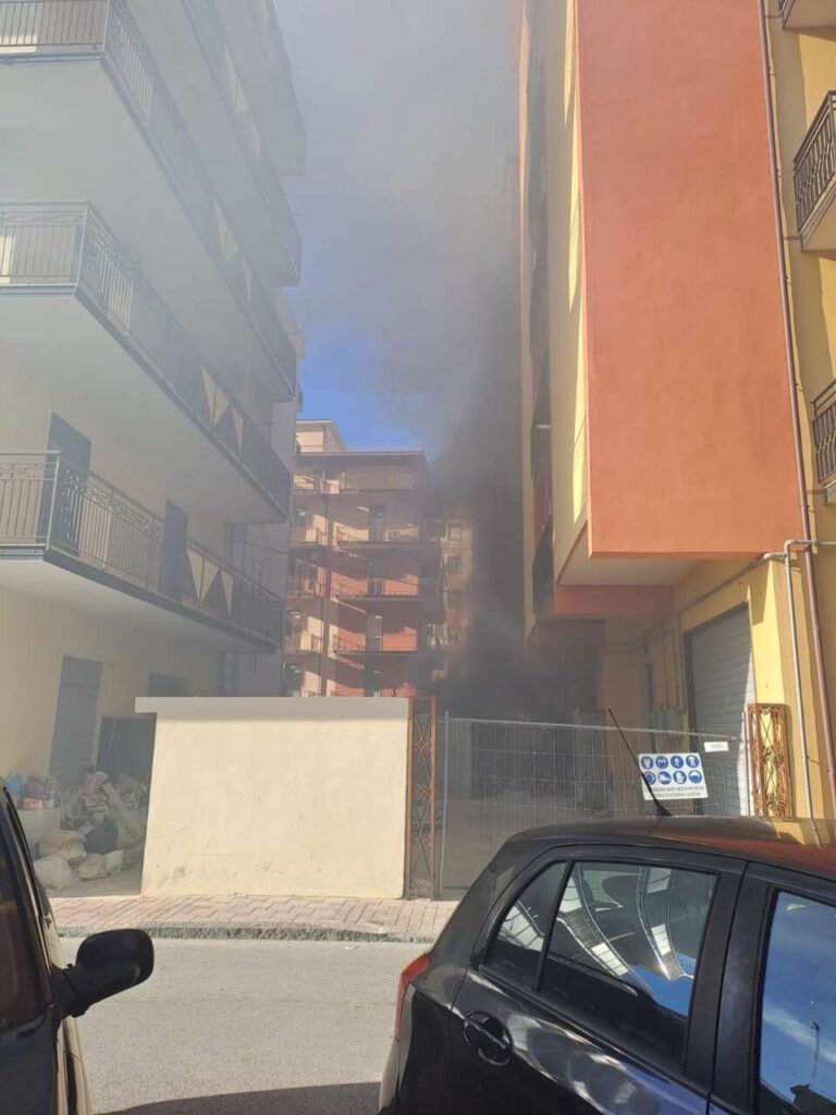 BROLO – Incendio in un cantiere edile