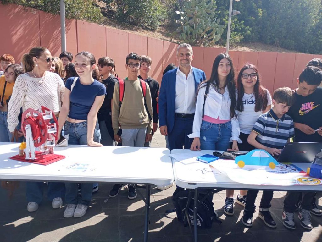 EUREKAFUNZIONA – Sicindustria manda in finale i giovani inventori della giostrina delle meraviglie
