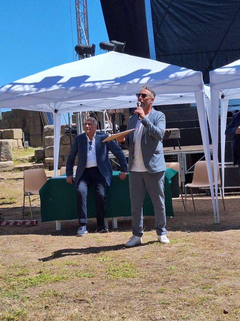 TINDARI – Successo al Teatro per l’evento “Scommetti sul tuo futuro”
