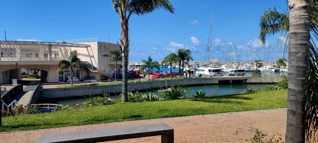 BARCHE & MOTORI – Ieri al porto di Capo d’Orlando vip car da sogno