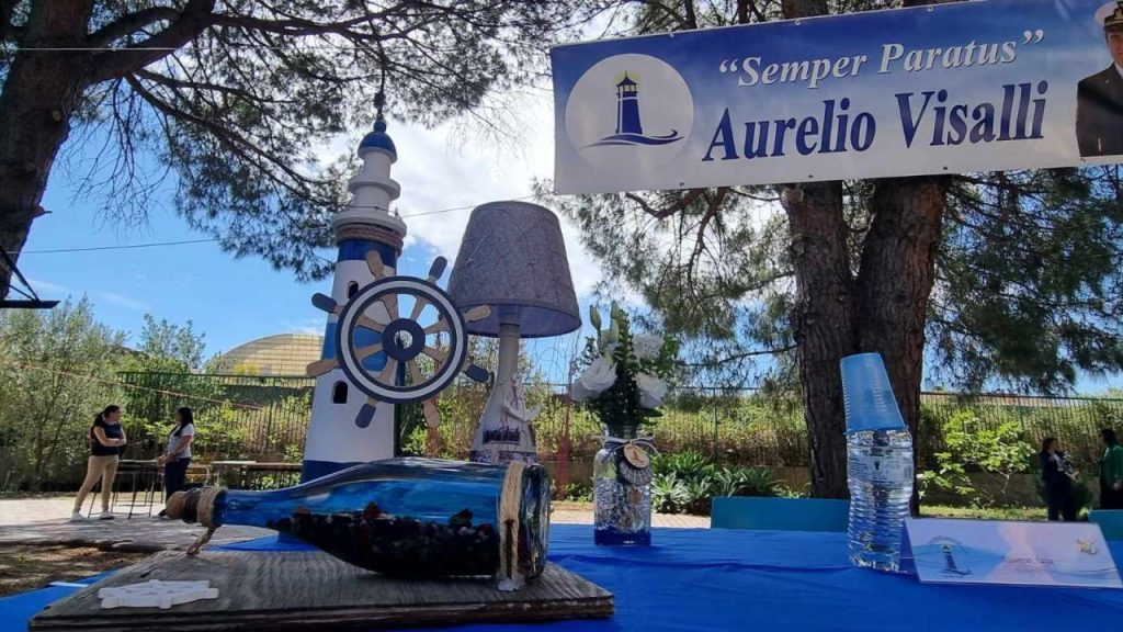 VENETICO – Si è svolto all’I.C.”S.D’Arrigo” il concorso “Semper Paratus” in memoria di Aurelio Visalli, Medaglia d’oro al Valore di Marina