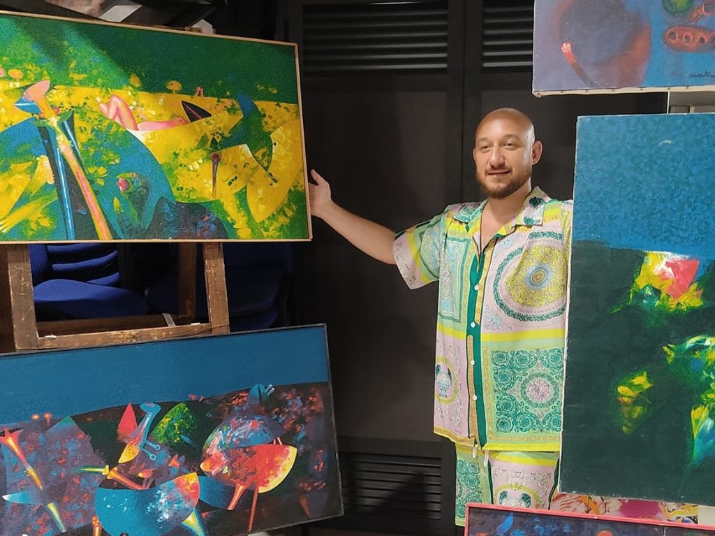 ARTE & CRITICI – Francesco Cotroneo, critico d’arte, pronto a far esporre alla Biennale di Roma tre artisti presenti alla Mostra di Brolo