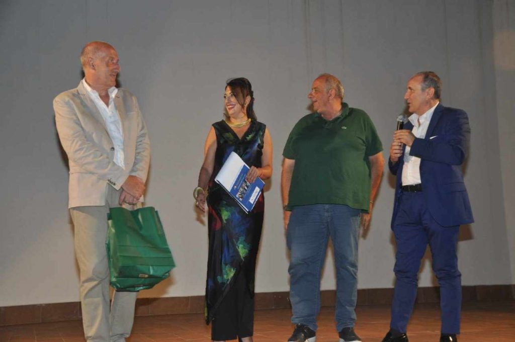 ROMETTA MAREA – Gremita la Villa Comunale per la serata evento “Storie di Italiani d’ America”