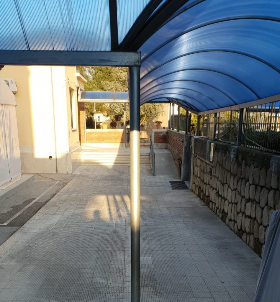 SCUOLE A BROLO – Per l’opposizione consiliare è “caos logistico”