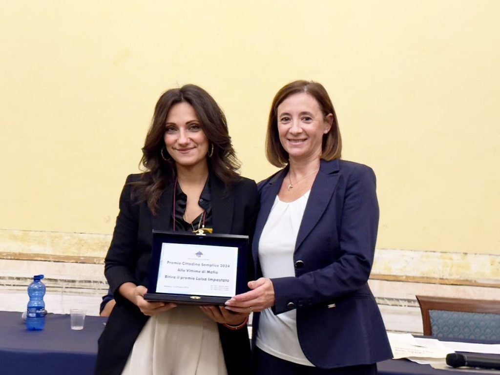 MILAZZO – Il premio “Cittadino Semplice” consegnato a Luisa Impastato