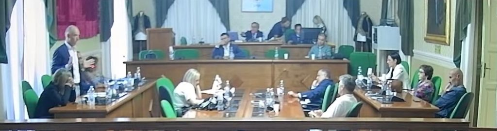 PATTI – Il “caso” dell’acqua: tra post, polemiche e Consiglio Comunale