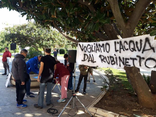 Messina – “Vogliamo l’acqua dal rubinetto!”