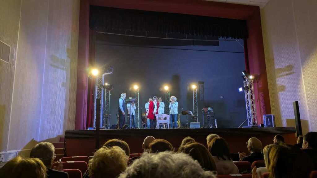 SANT’AGATA MILITELLO – Inaugurata la rassegna teatrale: emozioni, ringraziamenti e tanta passione