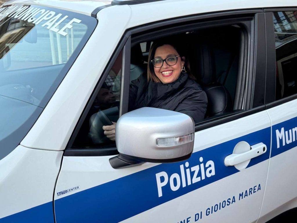 GIOIOSA MAREA – Sotto l’Albero la polizia municipale trova l’auto nuova