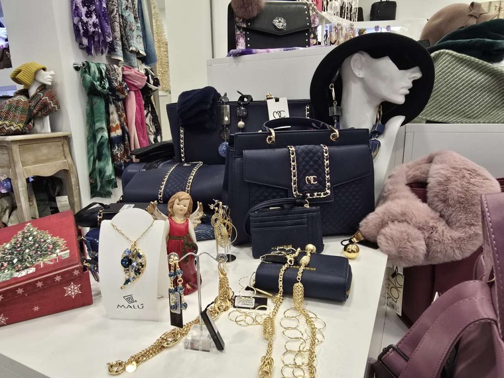 BROLO – Lo Shopping Natalizio si tinge di stile con Brass