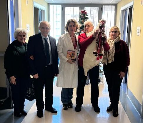 NATALE IN CORSIA – i volontari di Cambiamenti nel reparto di UOSD dell’AOU G. Martino di Messina