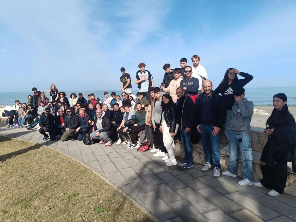 WE LOVE SEA BROLO – Un successo per la prima giornata di sensibilizzazione ambientale e pulizia delle spiagge