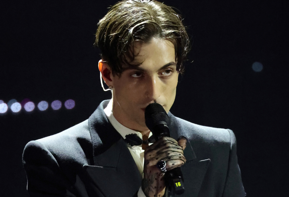 SANREMO 2025 – Damiano torna al teatro Ariston ed emoziona tutti con “Felicità” di Lucio Dalla