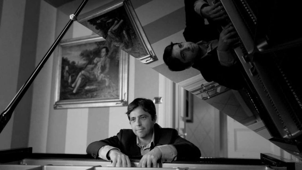 GIUSEPPE GULLOTTA – “Recital per pianoforte”. Venerdì 21, concerto al Palacultura Antonello per la Filarmonica Laudamo
