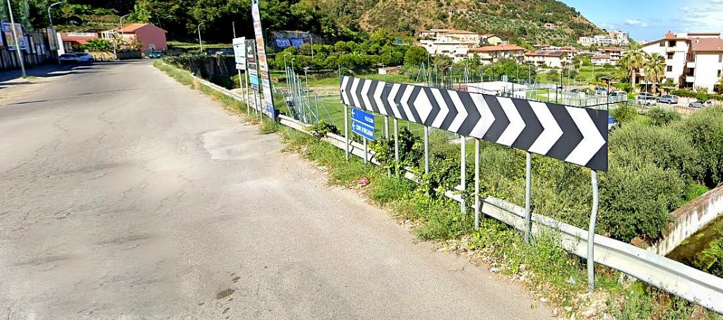 SICUREZZA STRADALE – A Brolo: approvato il finanziamento per la sostituzione della barriera di protezione in via Ferrara