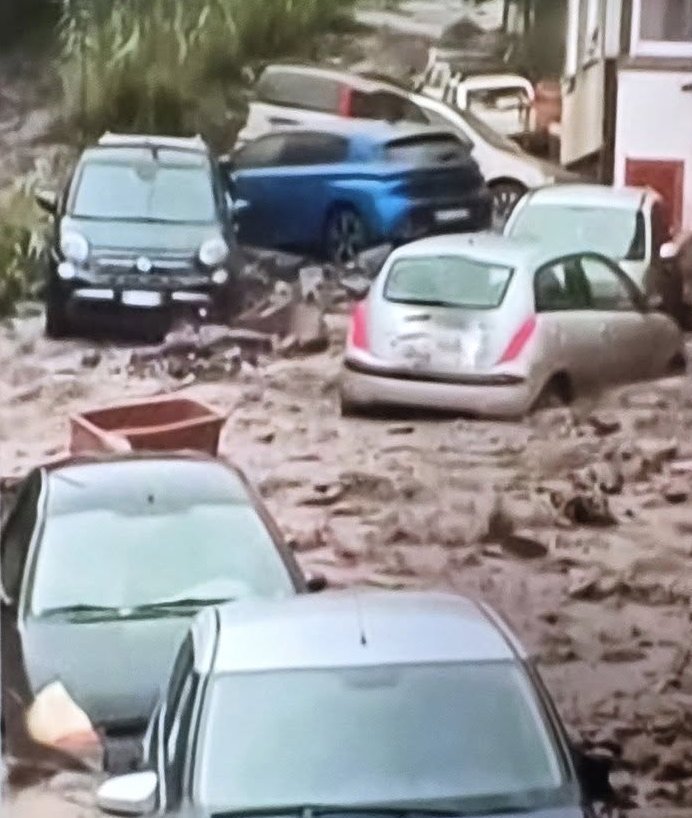FOTO & NUBIFRAGIO – A Messina Vigili del Fuoco in allerta