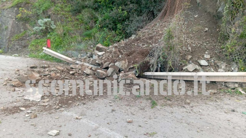 VIABILITA’ – Strada chiusa tra Gliaca e Gioiosa Marea per frana