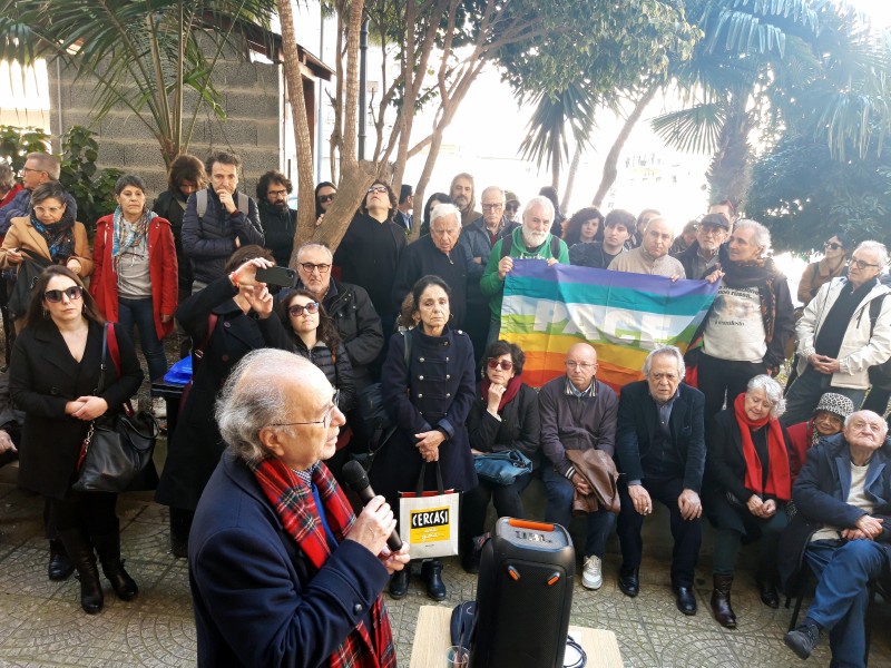 SANTINO BONFIGLIO – L’ultimo saluto alla Casa del Popolo: pensieri, testimonianze, applausi e “Bella ciao”