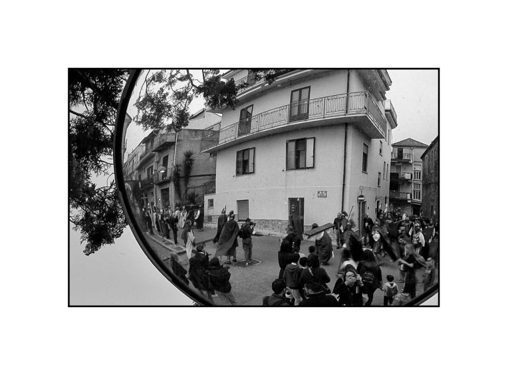 FOTOGRAFANDO – La Via Crucis di Sonia Triolo