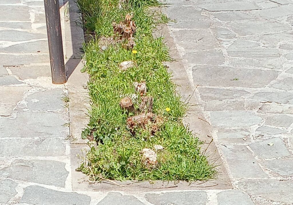 BROLO  – Interventi nella piazzetta del Lacco rimettono in sicurezza il sito