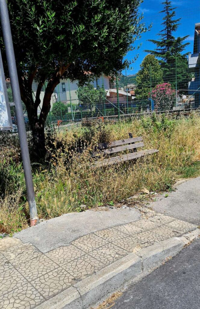 BROLO – Opposizioni all’attacco: “Piazze dimenticate, strade pericolose e verde pubblico trascurato”