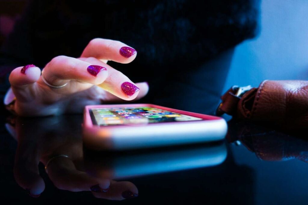 SMARTPHONE ALLA RIBALTA – È il dispositivo preferito per il gaming online nel 2025