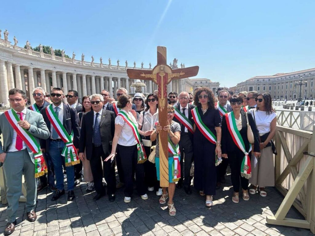 GIUBILEO DEGLI AMMINISTRATORI – Circa 1.600 amministratori locali, fra sindaci, consiglieri regionali, parlamentari e rappresentanti diplomatici provenienti dall’Italia e dall’estero