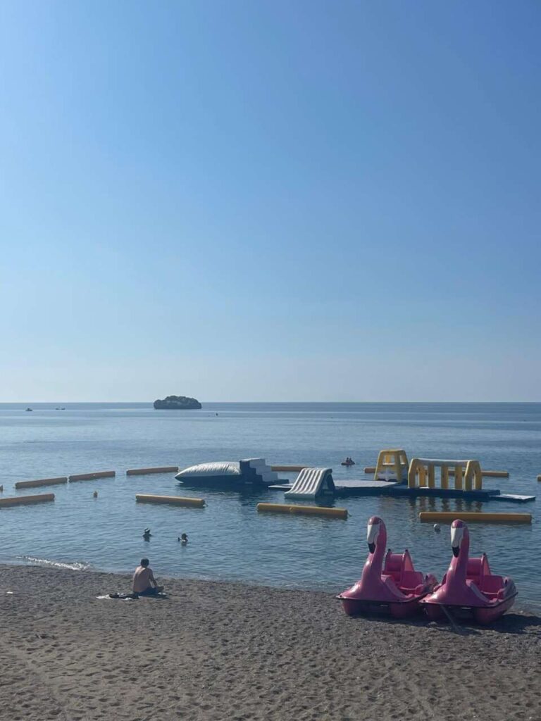 WORK IN PROGRESS – A Brolo, il Triskele Beach pronto a varare l’Aquafun