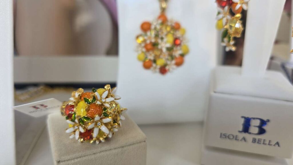 MODA ESTATE 2025 – I gioielli siciliani dettano tendenza, a Brolo da Brass