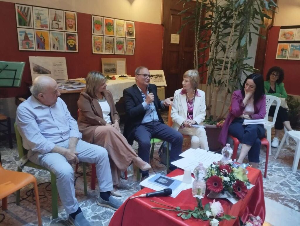 CASTELL’UMBERTO – Successo di pubblico per “Il Pontile” di Enzo Caputo