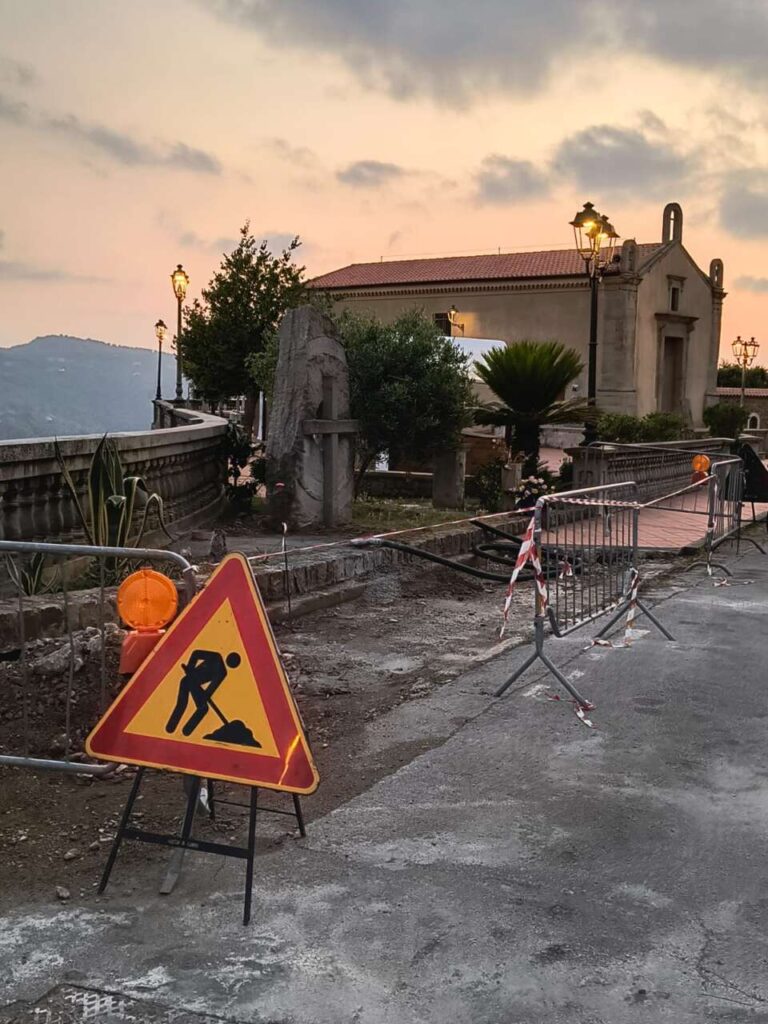 FICARRA – Una rotonda che fa discutere