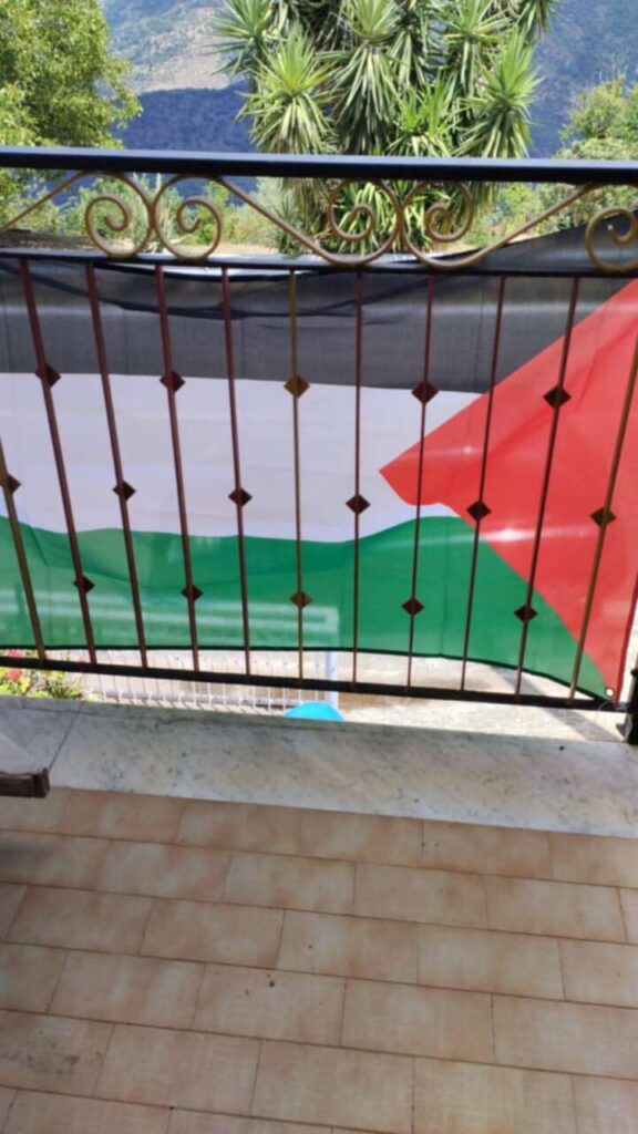 CASTELL’UMBERTO – La bandiera palestinese sventola sul Comune