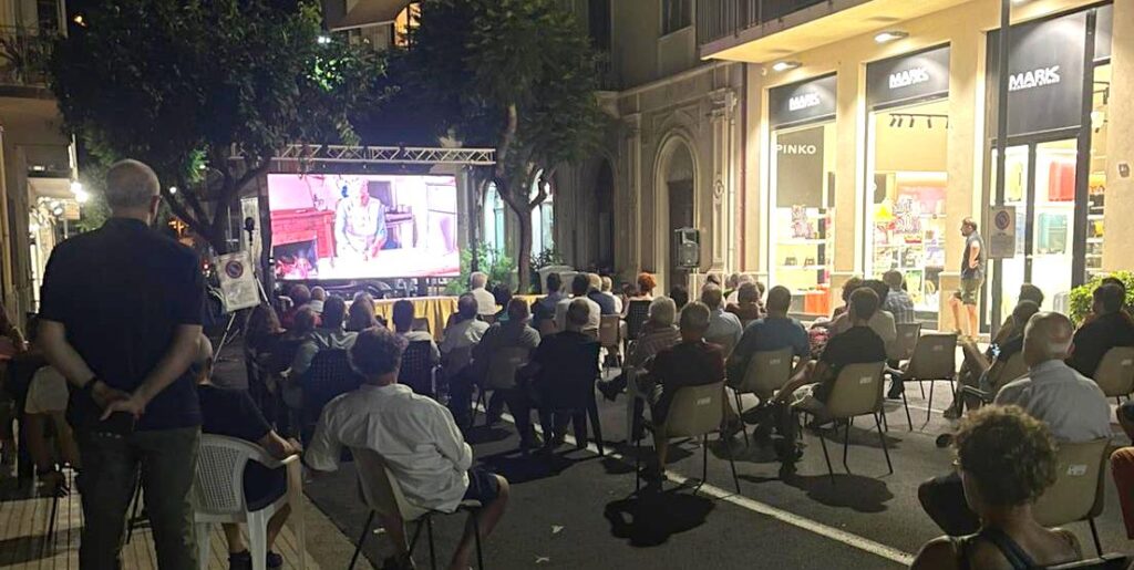 BUONA LA PRIMA – “Capo d’Orlando Incontra”, una serata di sapori, pellicole e memoria collettiva