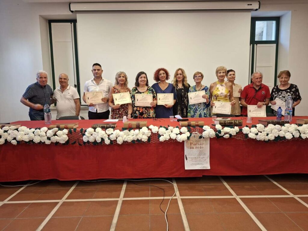 SANT’ANGELO DI BROLO – Poesia, Memoria e Emozioni: grande successo per il secondo incontro di “Poesie in rete” ideato e promosso da Giuseppina Sabina Laguidara