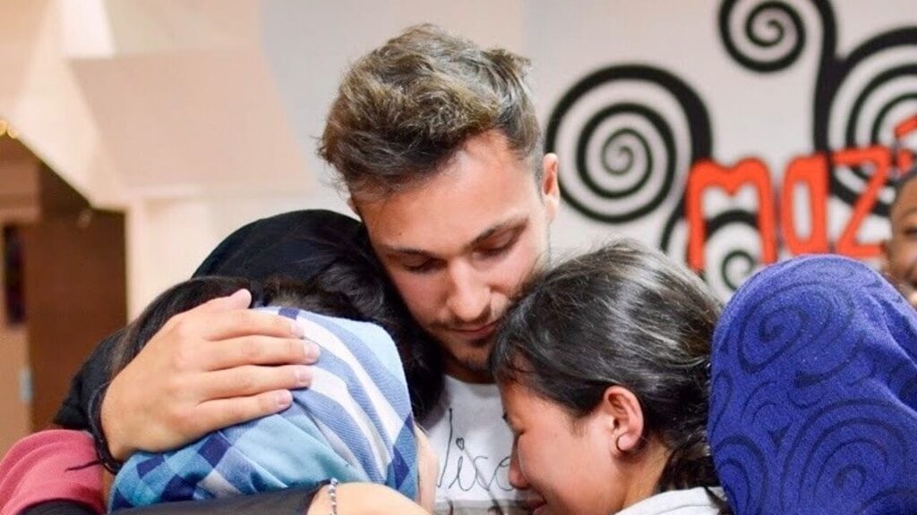 SCHOOL OF LIFE – Arriva in Sicilia: tappe del tour con Nicolò Govoni a Palermo, Ragusa e Catania
