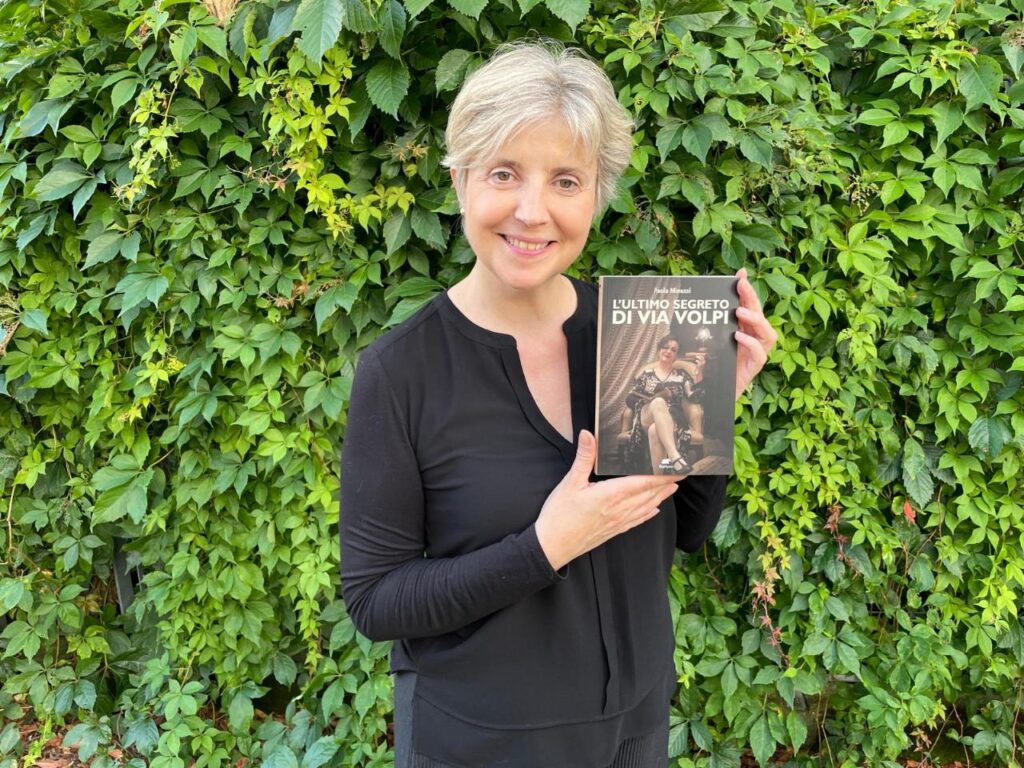 TUTTO LIBRI – Paola Minussi torna in libreria con “L’ultimo segreto di Via Volpi”