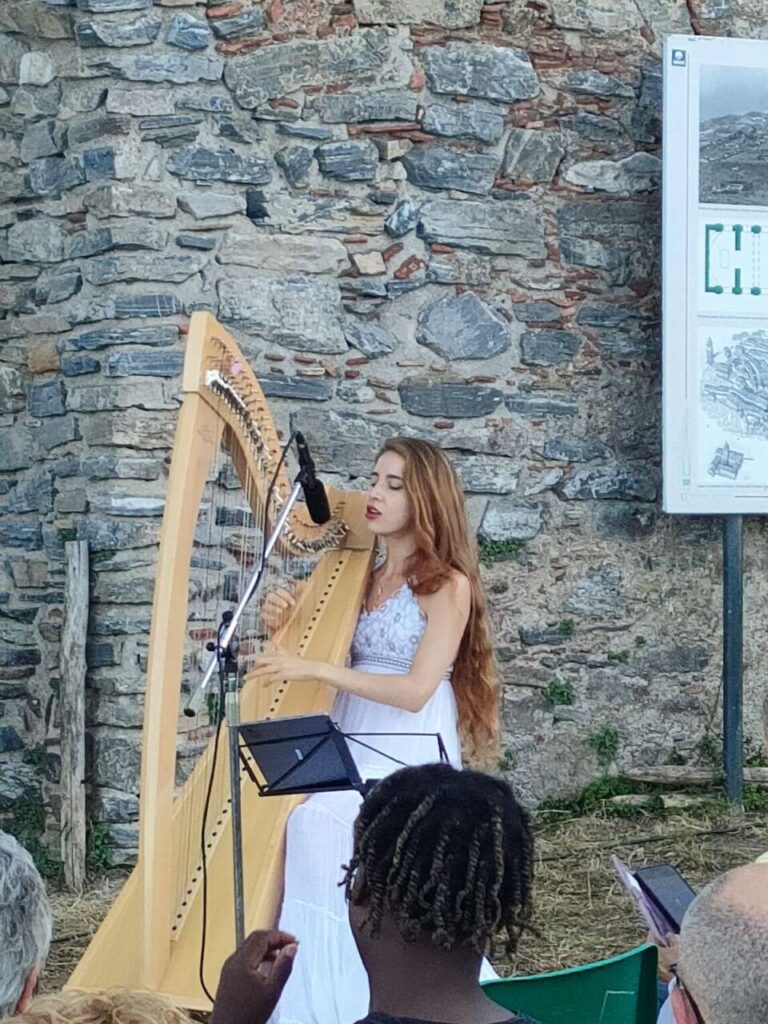 GIOIOSA MAREA – Gli “Echi del Mito” incantano Gioiosa Guardia
