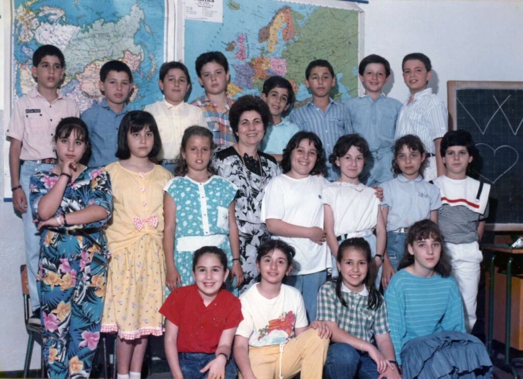 CARE MAESTRE – A Brolo la rimpatriata di classe della 5B