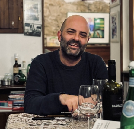 DICO LA MIA – Il pestaggio e la tempesta di reazioni: tra rabbia social e risposte possibili