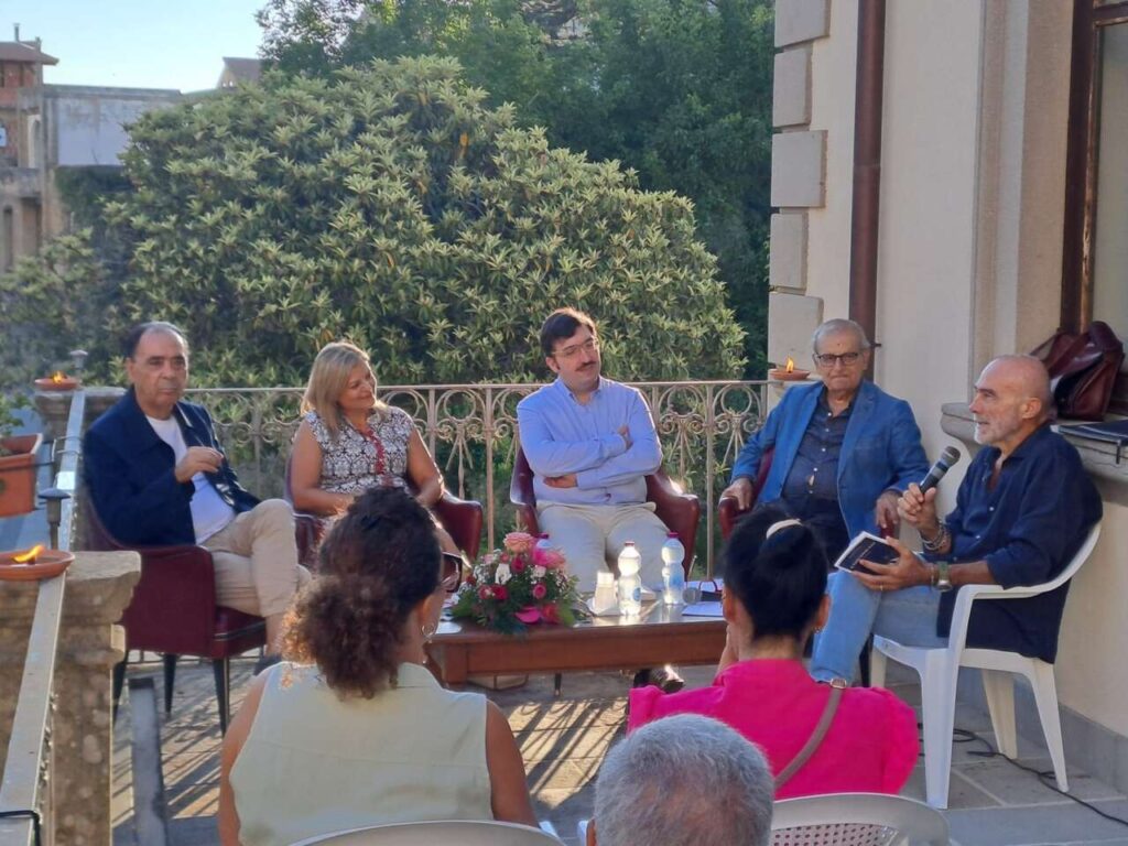 CASTELL’UMBERTO – la Sicilia come specchio dell’Italia: presentato il saggio di Francesco Calanna “Il Paese dorme male – Il caso Sicilia”
