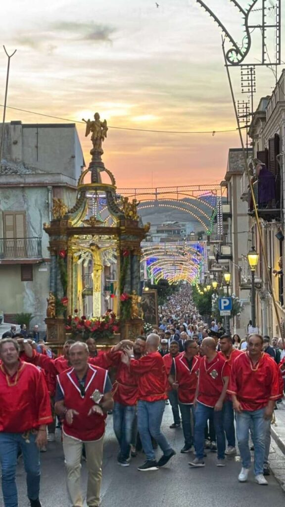 TRADIZIONI DI SICILIA – Montemaggiore Belsito, fede e festa per il SS Crocifisso