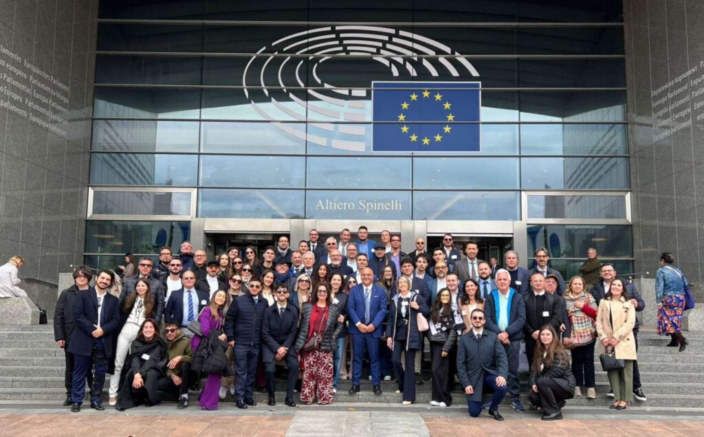 PARLAMENTO EUROPEO – Giovani siciliani e sardi protagonisti di una settimana di confronto ed emozioni