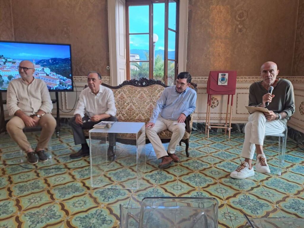 FICARRA – Presentato il libro di Francesco Calanna “Il paese dorme male”