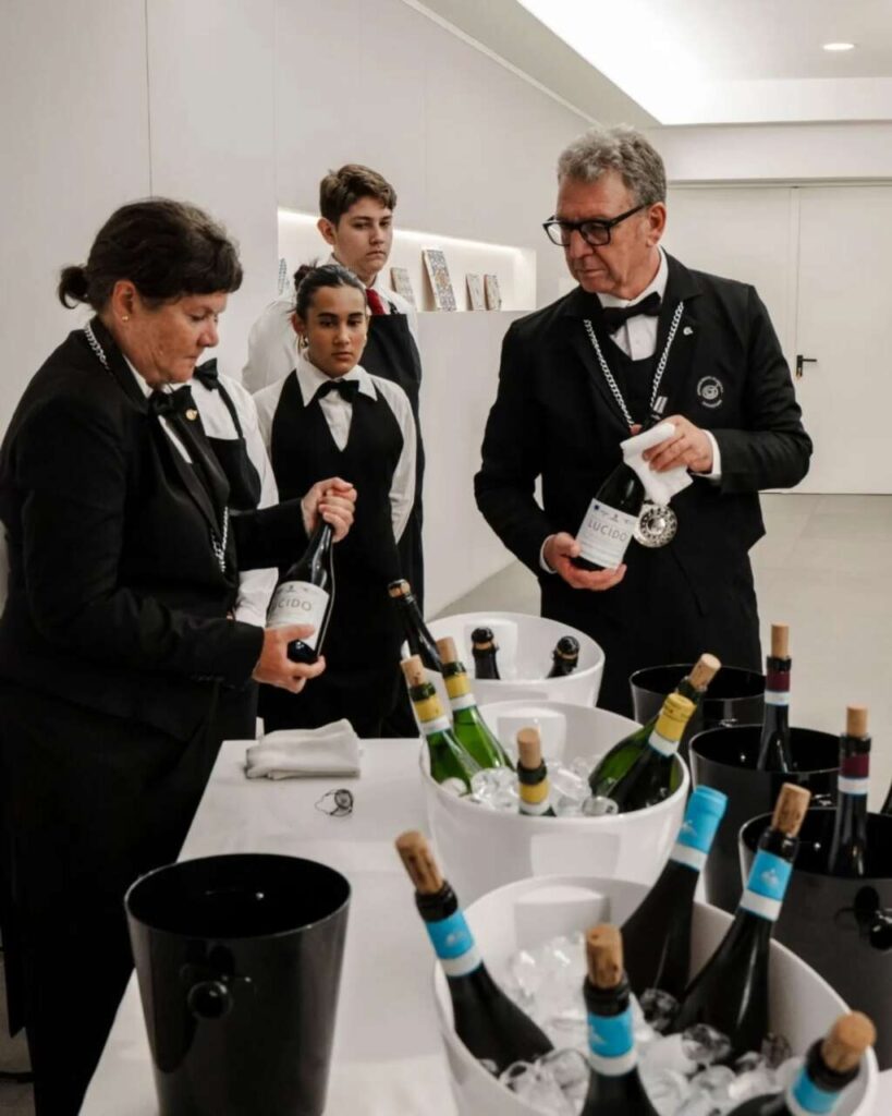 TERRA DI VINI – Un viaggio nei Vini di Sicilia scoprendo quando il calice diventa viaggio e patrimonio