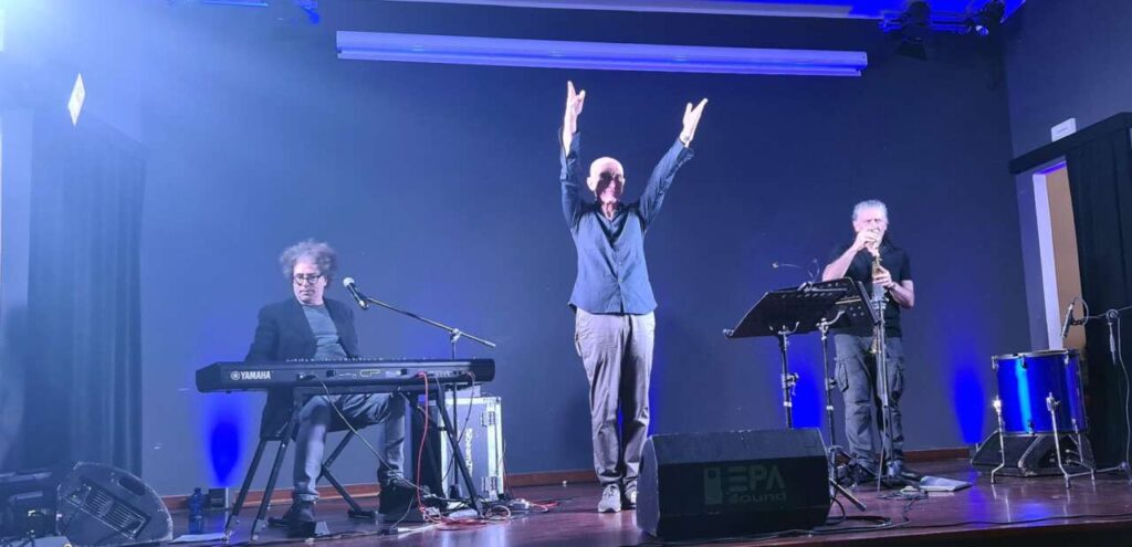 MONTALBANO ELICONA – Inaugura la stagione teatrale con un omaggio a Lucio Dalla