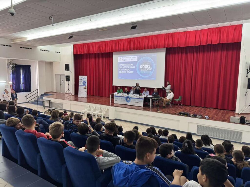 INCONTRI – Gli studenti di Gioiosa Marea “scoprono” la ricchezza del mare